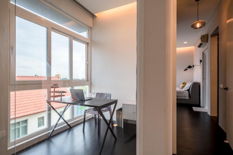 原本的一间卧室改装成工作室。