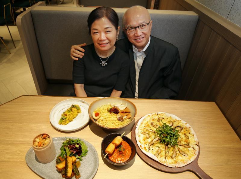 庞琳与太太黄云婷茹素30多年。