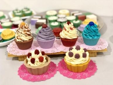 除了本土糕点,蓝慧敏亦推出西式糕点手工肥皂系列。(蓝慧敏提供)