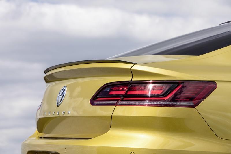 20190813_zb_lifestyle_volkswagen-r-line-07_Large.jpg