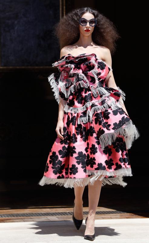 Ronald van der Kemp新系列服饰面料采用再生纤维和材料制成。(法新社)