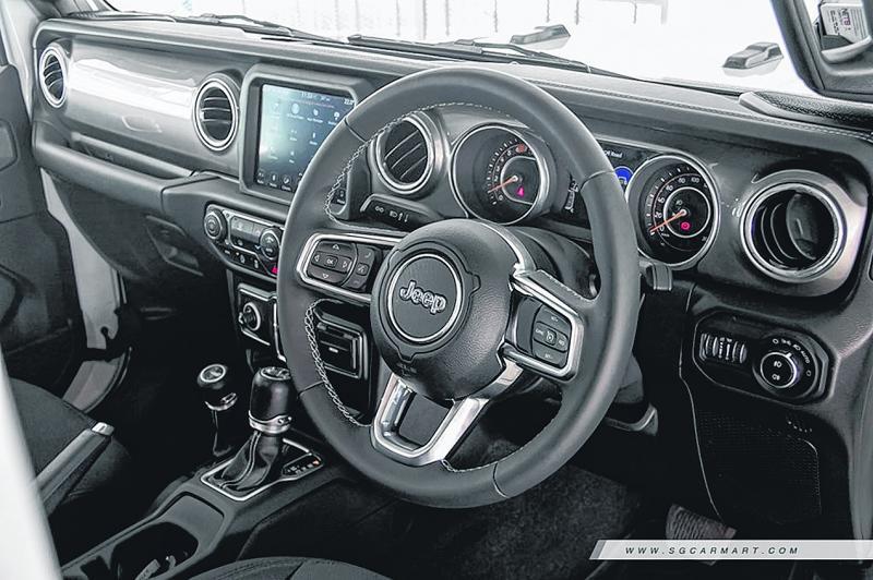 方向盘控制感觉较轻。