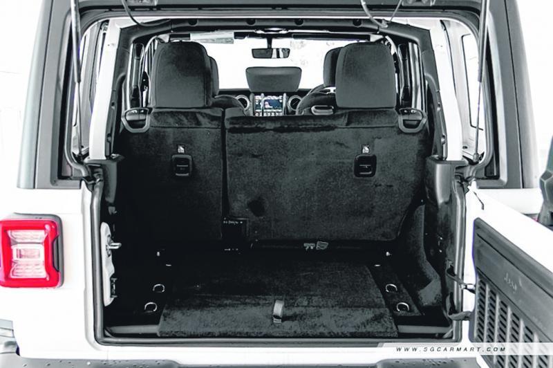 后车厢空间介于897公升至2050公升。