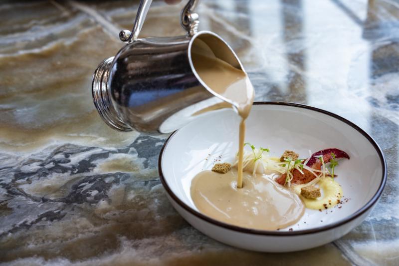 龙虾浓汤，风味十足。