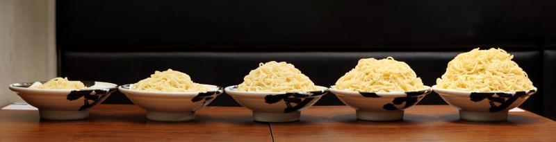 配合早报美食会,读者点蘸汁面可免费加面。