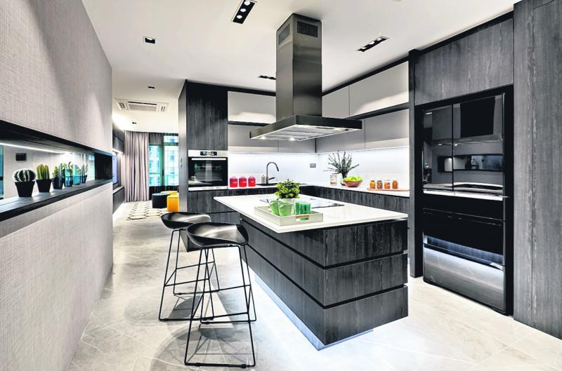 开放式厨房是装修的重点,由之前的走廊墙和厨房墙打掉而成。