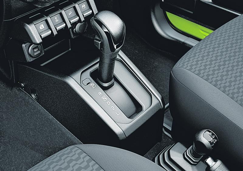 搭配了ALLGRIP PRO 4WD系统，可透过直接连接加力箱的排档杆，即时切换模式。