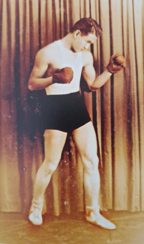 Patrick Mowe的父亲Oscar Mowe的梦想是成为拳击手,但在37岁时病逝。(受访者提供)