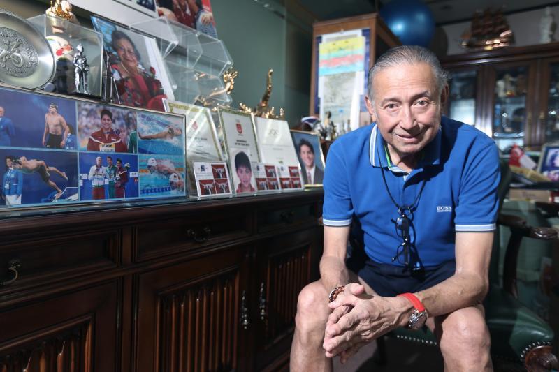 Colin Schooling为自己身为新加坡的欧亚裔感到自豪,家族也为国家的建设和荣誉做出贡献。(梁伟康摄)