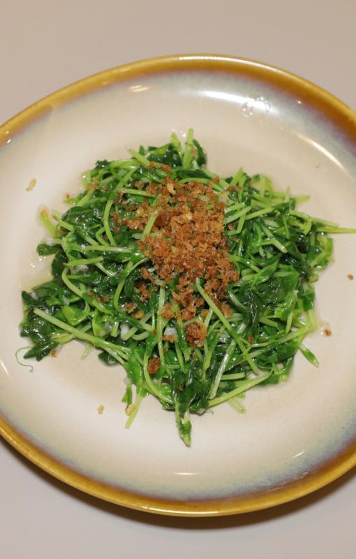 蒜茸炒豆苗,简单美味。