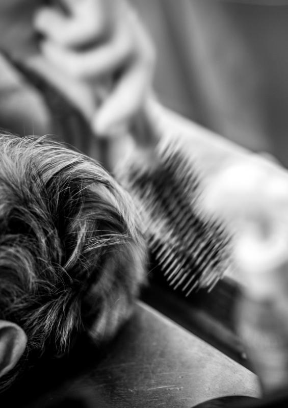 为逝者作清洗工作，化妆和梳理头发，清洁地走完世上最后一段路。