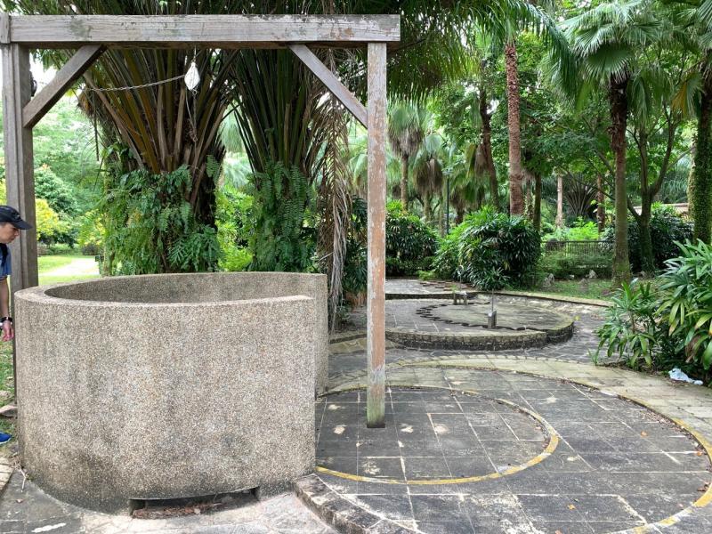 蒙特利尔邻里公园设有不少流水装置,例如石井、水轮及特殊造型水道。