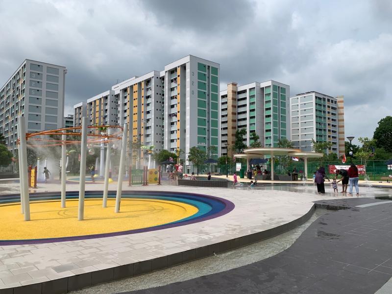 义顺东水上乐园(Oasis Waterpark @ Nee Soon East)是北部最大的社区水上游乐设施,占地5600平方米(约为足球场80%面积)。