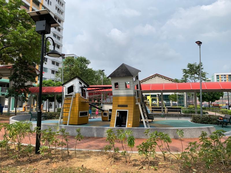 义顺东水上乐园附近有不少造型独特的游乐场。