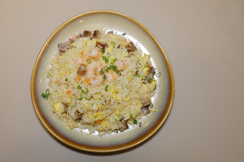 家味中餐馆的扬州炒饭充满家常风味。