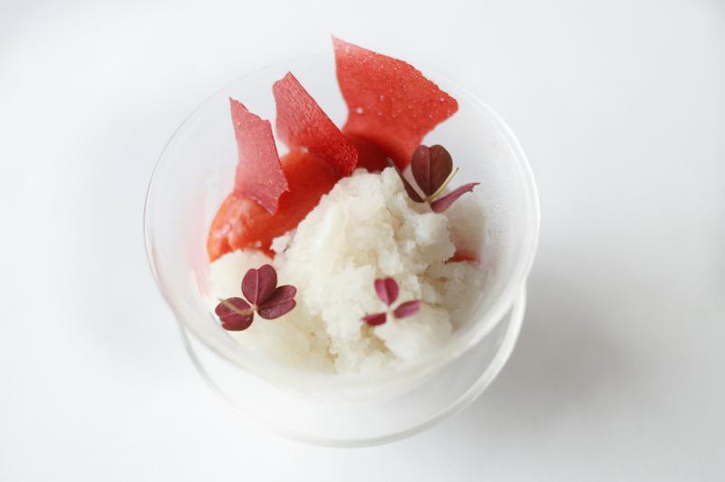 草莓法式甜点卖相吸睛，口味奇妙。