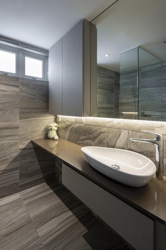 主卧浴室瓷砖图案纹路跳脱。