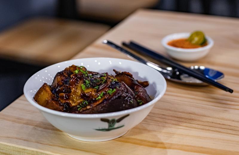 卤肉2.0采用17种不同香料卤制至少10小时。