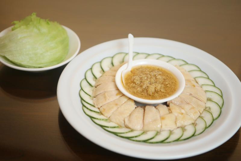 三水姜茸鸡以传统秘方烹制。