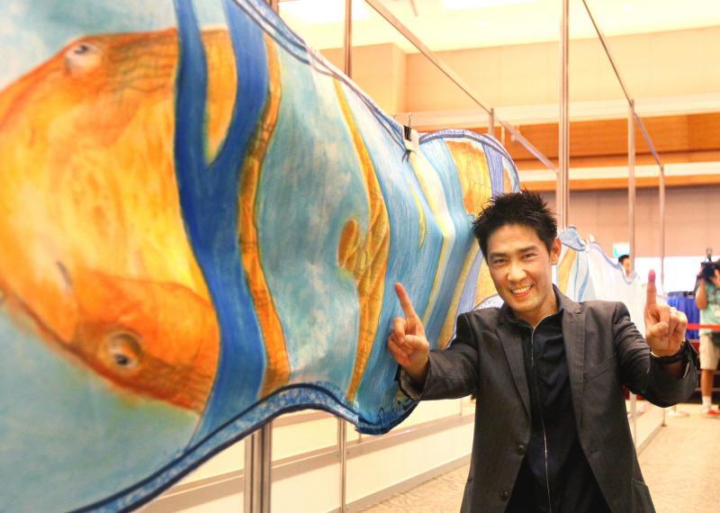 陈之财的长画《活在当下，珍惜现在》创下健力士世界纪录。（档案照）