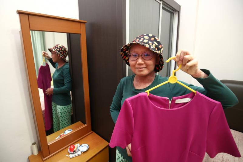 杨静睿希望有一天能再次穿上喜欢的裙子。(陈斌勤摄)