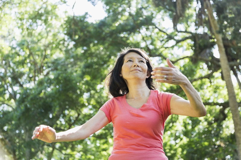 20191018_zb_gleneagles_asian-woman-tai-chi.jpg