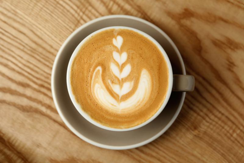 香浓的拿铁咖啡。