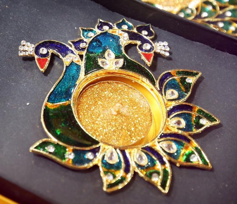 新款蜡烛设计精美。（萧紫薇摄）