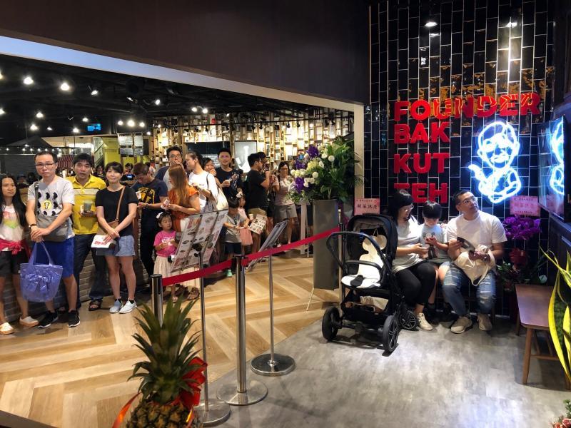 发起人肉骨茶首家台湾分店开设在台北信义区,开业期间门庭若市。