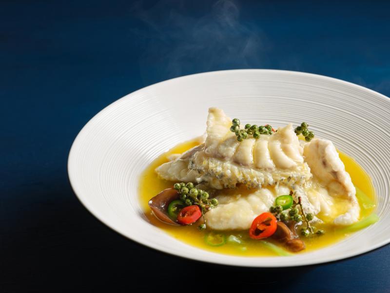 青藤椒蒸龙胆鱼