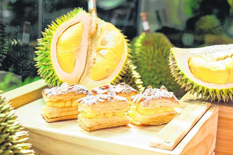 榴梿千层酥有浓度得宜的榴梿,以及杏仁片的果仁香。