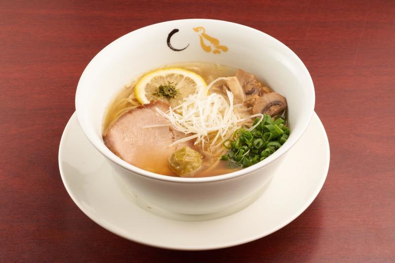 鲜甜的牛肝菌酱油拉面。