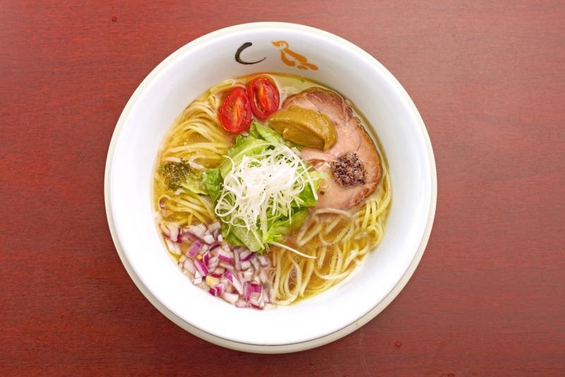 香气四溢的松露盐拉面。