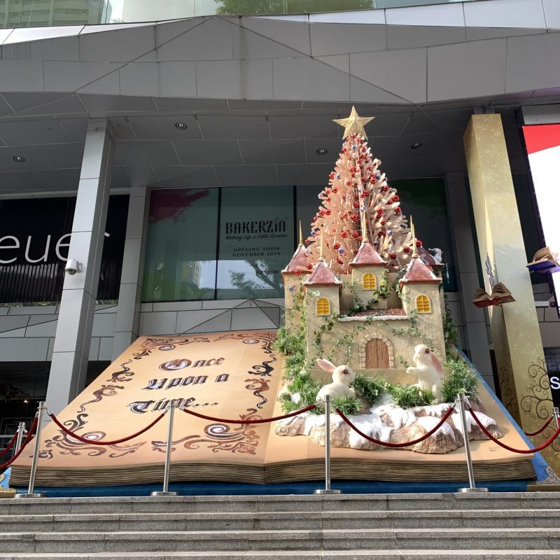 乌节路商场纷纷换上圣诞装，今年的庆祝主题是“最美的小确幸”。