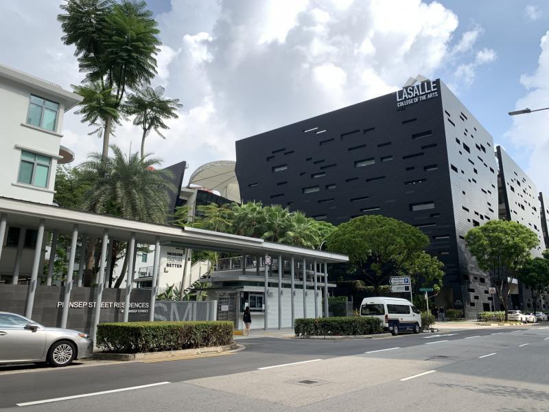 拉萨尔艺术学院，邻近梧槽地铁站A出口。