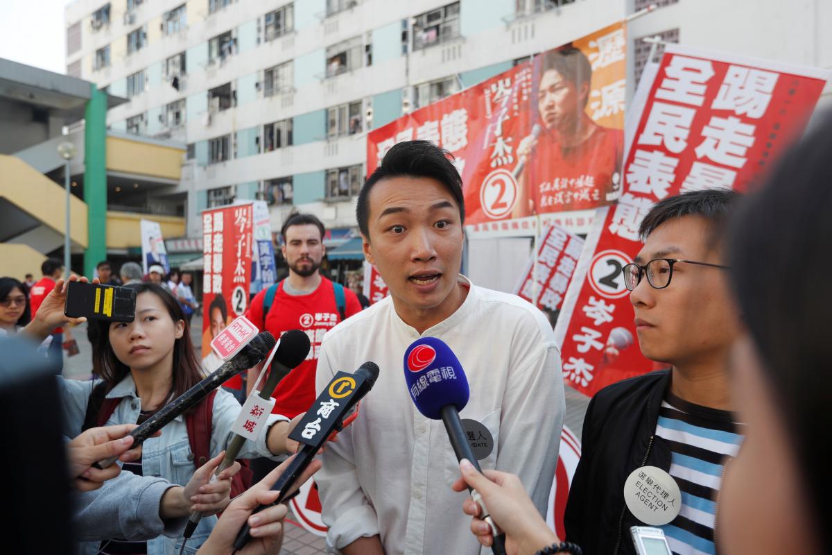 2019-11-24t022638z_873907959_rc2ehd9yhmbw_rtrmadp_3_hongkong-protests-election_Large.jpg