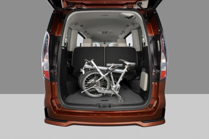 车子内部空间可灵活调整,放得下各种大型物件。