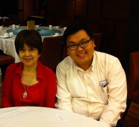 苏章恺与“厦语片皇后”庄雪芳(左)合影。(档案照片)