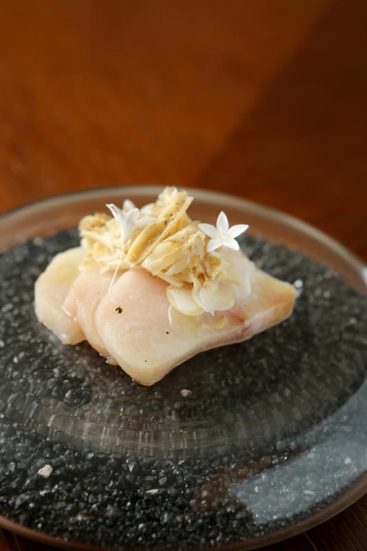 加入陈醋的熟成油甘鱼,味道更鲜美。