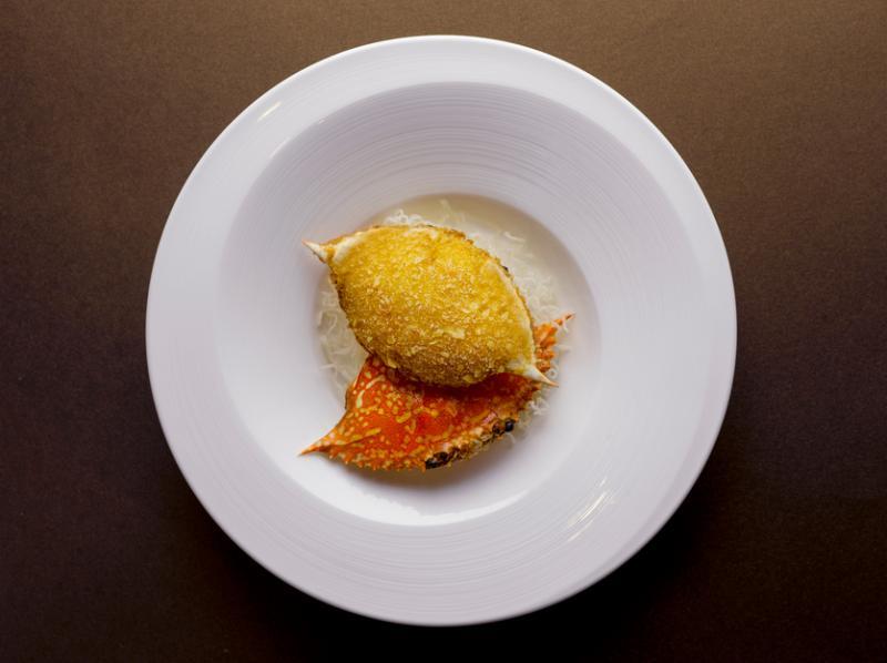 醋可作蘸料,例如吃蟹肉酿蟹盖时可蘸。 (照片由酒店提供)