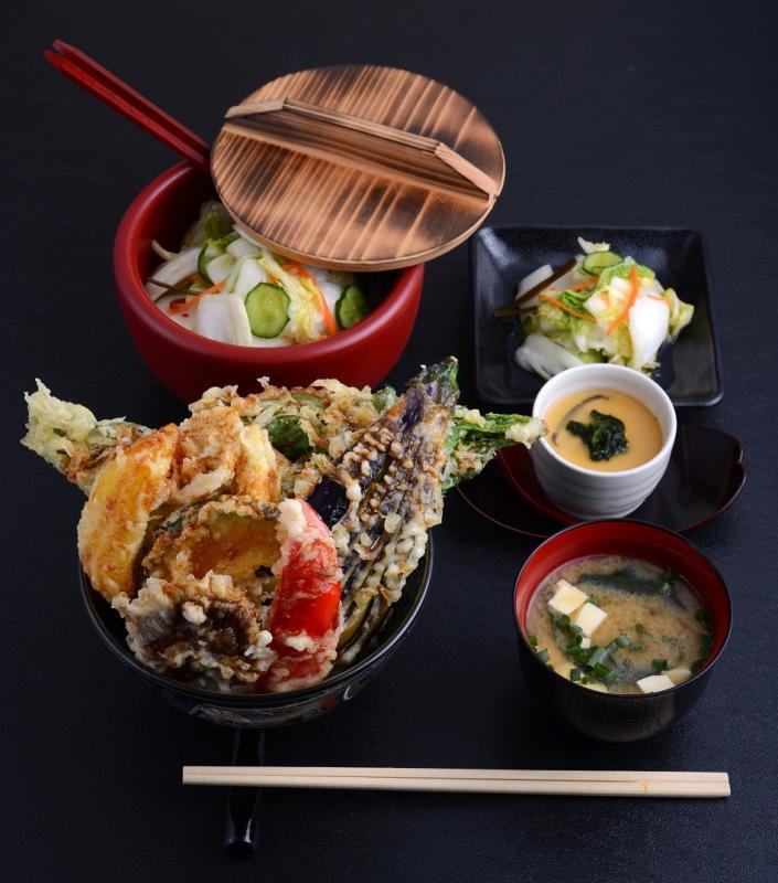 与东京广获好评银座天丼专门店合作的Ginza Tendon Itsuki，还特选日本400年历史Arita品牌的瓷碗。（Keisuke集团提供）