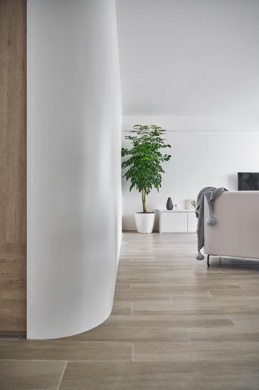 为给房子增添柔软度,墙角有圆弧设计。