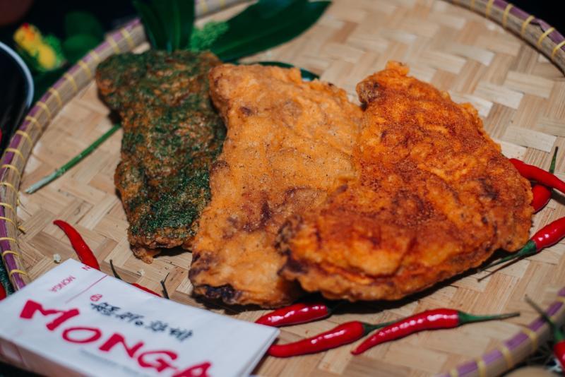 艋舺鸡排的三种口味。（受访者提供）