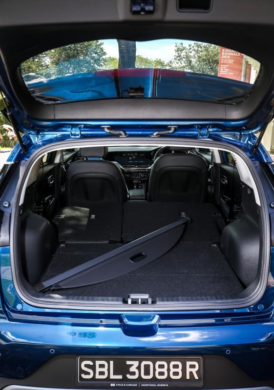 行李厢有427公升，放倒后排座椅可达1434公升。