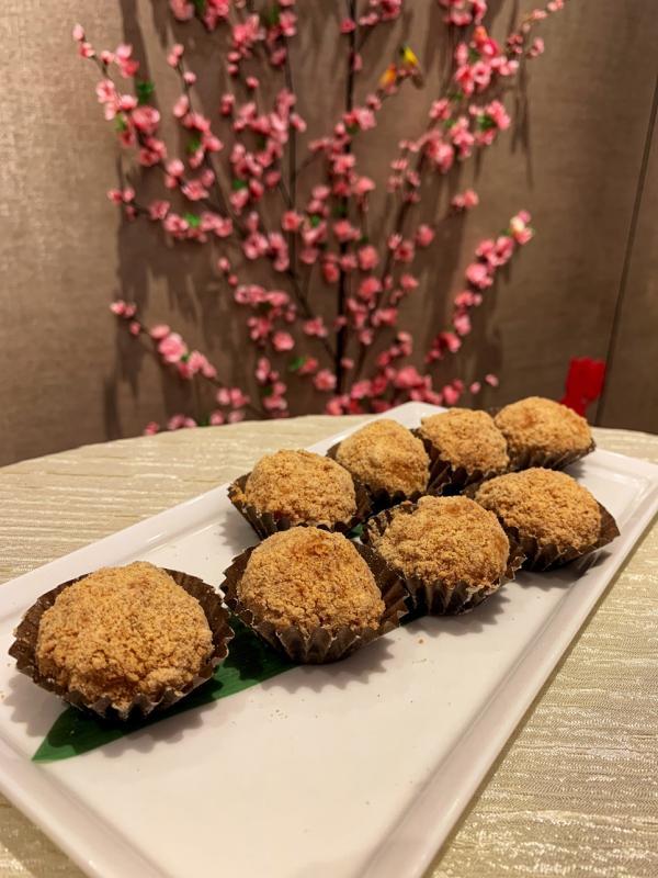 汤圆干吃，将带馅汤圆煮熟，外滚花生碎粉而成的擂沙汤圆。（叶晓虹摄）