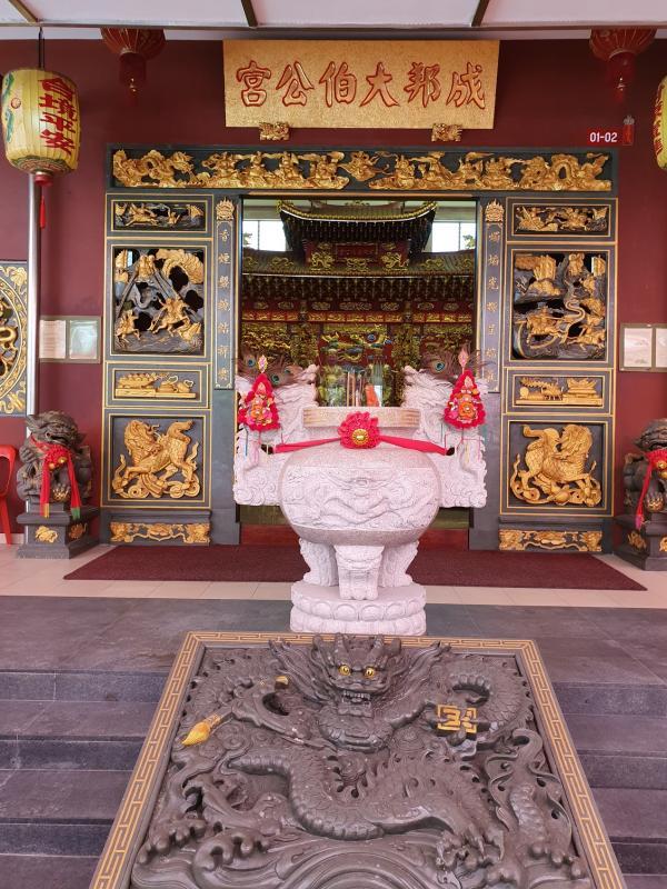 成邦大伯公宫历史超过百年,于1980年搬迁至义顺环路的忠邦联合宫。(陈爱薇摄)