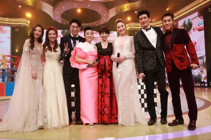 无线电视为香港打气,将沿用了31年的台庆节目名称《万千星辉贺台庆》改名为《珍惜香港发放娱乐TVB 52年》。