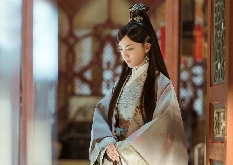 由汤唯领衔主演的《大明风华》去年7月杀青,最近终于能播出。