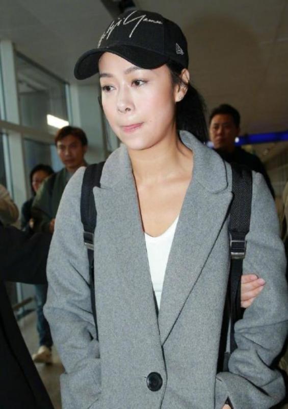 黄心颖与许志安4月爆出“安心偷吃”事件,避走美国八个月,本月中终于返港。