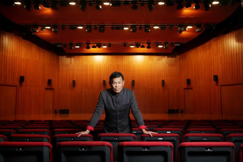 何伟山：作为一名文化工作者，我需要不断去思考什么是文化艺术的价值，以及如何找到新的突破点。（龙国雄摄）